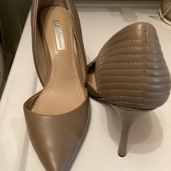 BCBGeneration high hills pumps size 6.5 - Picture 3 of 4